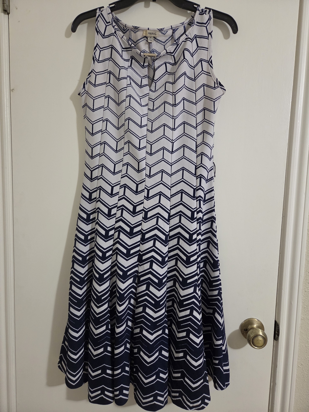 HAANI Geometric Optical Print Midi Dress Medium Navy Blue White Keyhole